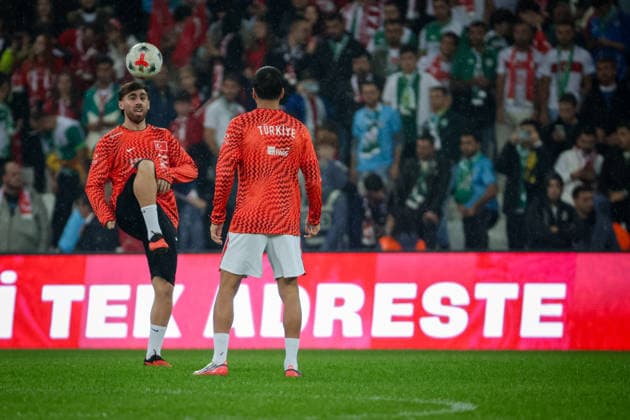 BURSA, TURKEY - SEPTEMBER 28 : Orkun Kokcu of Turkey warms up prior to the UEFA Nations League 2026 27 League phase Matchday 2, League A Group 1 match between Turkey and Italy at Ataturk Sports Complex Matli Stadium on September 28, 2026 in Bursa, Turkey. Copyright: xBurakxBasturkx xSPPx Sportspressphoto_SPR241730