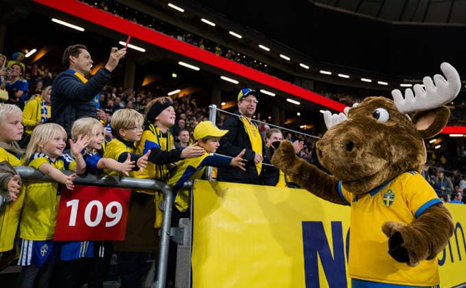 September 28, 2026: Mascot Nick high-fives fans ahead of the Nations League soccer match between Sweden and Poland on September 28, 2026 in Stockholm. Photo by Joel Marklund, BILDBYRAN. Code: JM JM0857 bbeng soccer football soccer international match Nations League UEFA Nations League Sweden Sweden A Poland children mascot  Copyright: JOELxMARKLUND BB260928JM005
