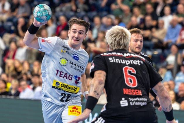 Felix Aellen, ThSV Eisenach, 22, Marek Nissen, HC Erlangen, 06 GER, HC Erlangen vs. ThSV Eisenach, Handball, Opel Handball Bundesliga, Matchday 6, 2026–2027 season, September 28, 2026 GER, HC Erlangen vs. ThSV Eisenach, Handball, Opel Handball Bundesliga, Matchday 6, 2026–2027 season, September 28, 2026 Nuremberg Copyright: xEibner-Pressefoto ArdanxFuessmanx EP_AFN