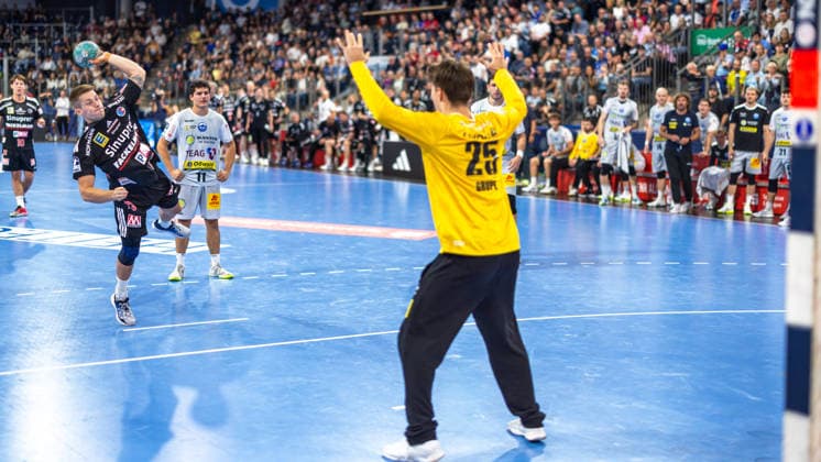 Viggo Kristjansson, HC Erlangen, 73 on a 7-meter throw against MATS GRUPE THSV EISENACH, 25 GER, HC Erlangen vs. ThSV Eisenach, Handball, Opel Handball Bundesliga, Matchday 6, 2026–2027 season, September 28, 2026, GER, HC Erlangen vs. ThSV Eisenach, Handball, Opel Handball Bundesliga, Matchday 6, 2026–2027 season, September 28, 2026, Nuremberg Copyright: xEibner-Pressefoto ArdanxFuessmanx EP_AFN