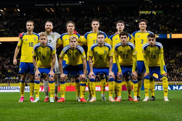 260928 Sweden’s starting lineup poses for a photo ahead of the Nations League soccer match between Sweden and Poland on September 28, 2026, in Stockholm. Top row, from left: Benjamin Nygren, goalkeeper Viktor Johansson, Carl Starfelt, Viktor Gyökeres, Patrik Walemark, and Victor Nilsson Lindelöf. Bottom row, from left: Daniel Svensson, Lucas Bergvall, Gabriel Gudmundsson, Besfort Zeneli, and Yasin Ayari. Photo by Joel Marklund. BILDBYRAN code JM JM0857 bbeng soccer football national team match Nations League UEFA Nations League Sweden Sweden A Poland  Copyright: JOELxMARKLUND BB260928JM007