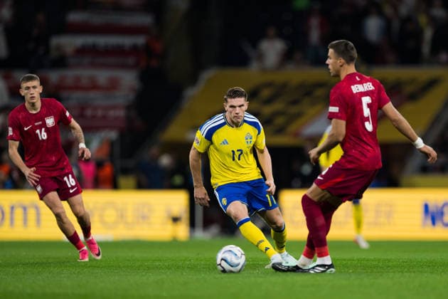 September 28, 2026: Viktor Gyökeres of Sweden and Jan Bednarek of Poland during the Nations League soccer match between Sweden and Poland on September 28, 2026 in Stockholm. Photo by Emma Wallskog. BILDBYRAN code EW JM0857 bbeng soccer football international match Nations League UEFA Nations League Sweden Sweden A Poland  Copyright: EMMAxWALLSKOG BB260928EW012