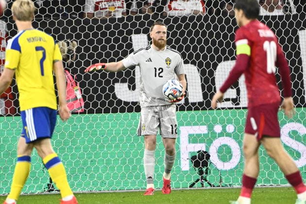 STOCKHOLM, SWEDEN 20260928 Sweden s goalkeeper Viktor Johansson after making a save during Monday s Nations League Group B4 soccer match between Sweden and Poland at Strawberry Arena, STOCKHOLM, SWEDEN x10080x  Copyright: xFredrikxSandberg TTx NATIONS LEAGUE SVERIGE-POLEN