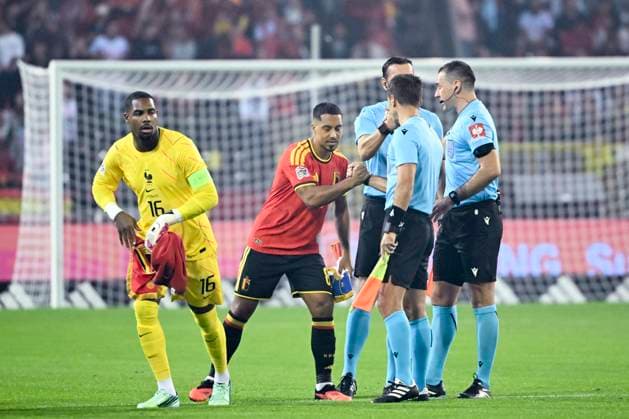 Belgium v France - UEFA Nations League 2026 BRUSSELS, BELGIUM - SEPTEMBER 28 : Tielemans Youri midfielder of Belgium and Maignan Mike goalkeeper of France during the UEFA Nations League tournament league phase matchday 2 group A1 match between Belgium and France on September 28, 2026 in Brussels, Belgium, 28 09 2026 Brussels Belgium  Copyright: xVincentxKalutx