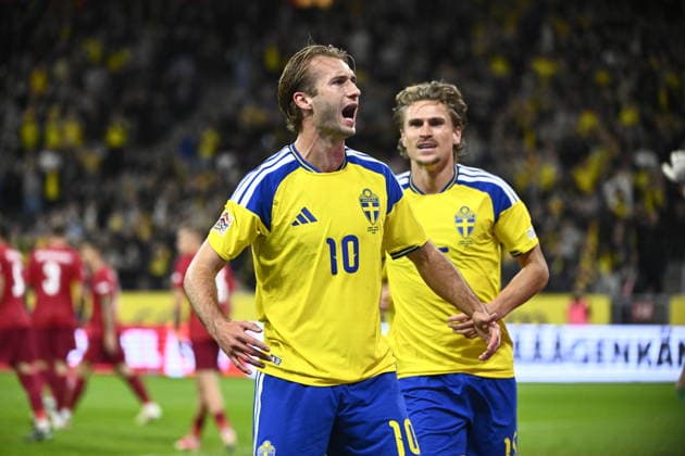 STOCKHOLM, SWEDEN 20260928 Sweden s Benjamin Nygren 10 celebrates with Carl Starfelt after scoring 1 0 during Monday s Nations League Group B4 soccer match between Sweden and Poland at Strawberry Arena in STOCKHOLM, SWEDEN x10080x  Copyright: xFredrikxSandberg TTx NATIONS LEAGUE SVERIGE-POLEN