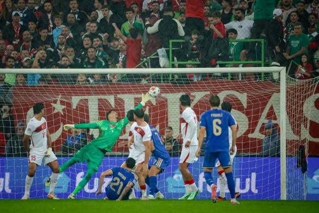 BURSA, TURKEY - SEPTEMBER 28 : Alessandro Bastoni of Italy kicks the ball during the UEFA Nations League 2026 27 League phase Matchday 2, League A Group 1 match between Turkey and Italy at Ataturk Sports Complex Matli Stadium on September 28, 2026 in Bursa, Turkey. Copyright: xBurakxBasturkx xSPPx Sportspressphoto_SPR241747