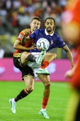 Belgium s Timothy Castagne and France s Bradley Barcola fight for the ball during a soccer game between Belgian national team, Nationalteam Red Devils and France, on Monday 28 September 2026 in Brussels, the second game of the UEFA Nations League group stage. BRUNOxFAHY  x188116054x