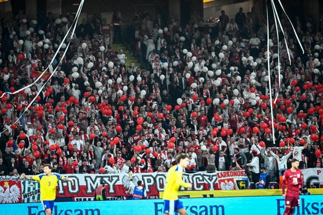 STOCKHOLM, SWEDEN 20260928 Polish fans holding balloons during Monday s Nations League Group B4 soccer match between Sweden and Poland at Strawberry Arena, STOCKHOLM, SWEDEN x10080x  Copyright: xFredrikxSandberg TTx NATIONS LEAGUE SVERIGE-POLEN