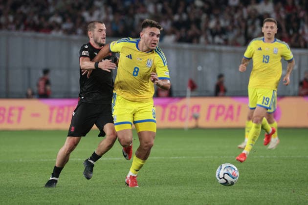 Matvii Ponomarenko of Ukraine challenges Giorgi Chakvetadze of Georgia for the ball during the UEFA Nations League match between Georgia and Ukraine at the The Boris Paitchadze Dinamo Arena in Tbilisi, Georgia, on September 28, 2026. Tbilisi Dinamo Arena named after Boris Paichadze, Akaki Tsereteli Avenue, Didube, Tbilisi, 0154, Georgia Georgia Copyright: xArturxStabulnieksx 1J7A0677
