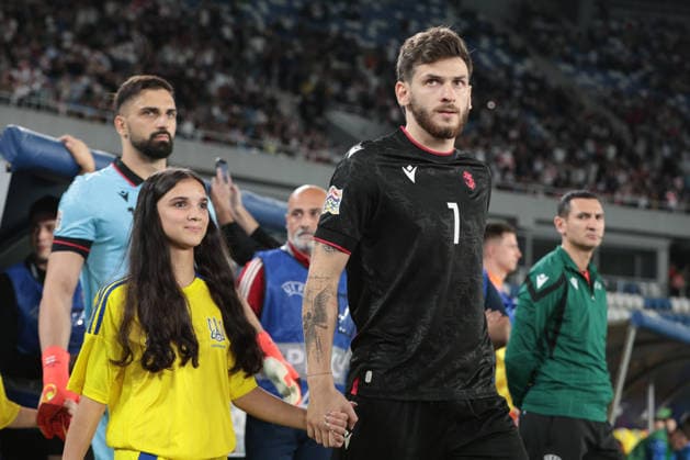 Khvicha Kvaratskhelia of Georgia goes onto the pitch before the UEFA Nations League match between Georgia and Ukraine at the The Boris Paitchadze Dinamo Arena in Tbilisi, Georgia, on September 28, 2026. Tbilisi Dinamo Arena named after Boris Paichadze, Akaki Tsereteli Avenue, Didube, Tbilisi, 0154, Georgia Georgia Copyright: xArturxStabulnieksx 1J7A8449