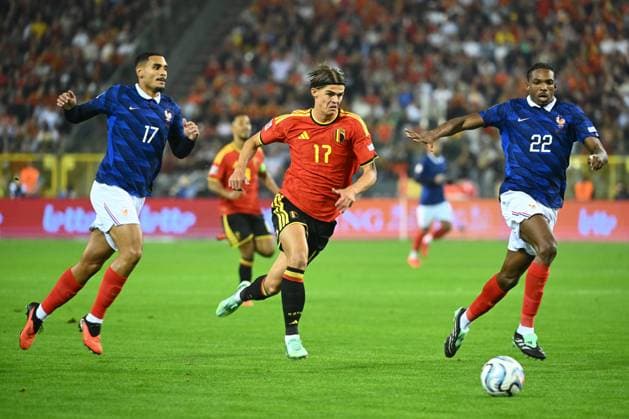 Belgium v France - UEFA Nations League 2026 BRUSSELS, BELGIUM - SEPTEMBER 28 : De Ketelaere Charles midfielder of Belgium battles for the ball with Jacquet Jeremy defender of France during the UEFA Nations League tournament league phase matchday 2 group A1 match between Belgium and France on September 28, 2026 in Brussels, Belgium, 28 09 2026 Brussels Belgium  Copyright: xVincentxKalutx