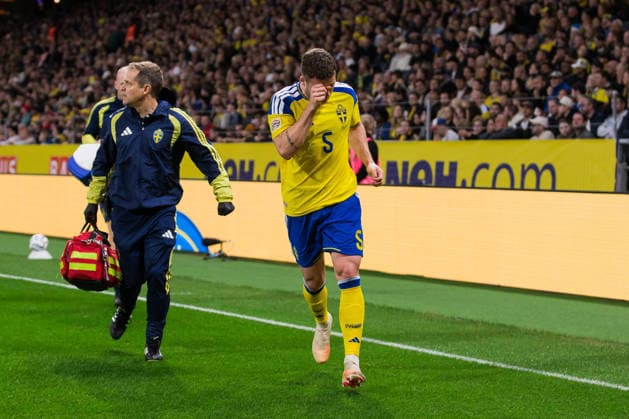 September 28, 2026: Gabriel Gudmundsson of Sweden leaves the field during the Nations League soccer match between Sweden and Poland on September 28, 2026 in Stockholm. Photo by Caisa Rasmussen, BILDBYRAN COP 353 JM0857 bbeng soccer football soccer international match Nations League UEFA Nations League Sweden Sweden A Poland Poland injury  Copyright: CAISAxRASMUSSEN BB260928CR015