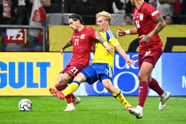 STOCKHOLM, SWEDEN 20260928 Poland s Nicola Zalewski (left) and Sweden s Lucas Bergvall during Monday s Nations League Group B4 soccer match between Sweden and Poland at Strawberry Arena, STOCKHOLM, SWEDEN x10080x  Copyright: xFredrikxSandberg TTx NATIONS LEAGUE SVERIGE-POLEN