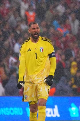 BURSA , TURKEY , SEPTEMBER 28 : Goalkeeper Gianluigi Donnarumma of Italy celebrates for his team first score during the UEFA Nations A League Group 1 match between Turkey and Italy at Bursa Crocodile Stadium on September 28, 2026 , in Bursa Turkey . ( Photo by Seskimphoto ) BURSA TURKEY BURSA TURKEY Copyright: xSeskimphotox Turkey-Italy-280926 (7)