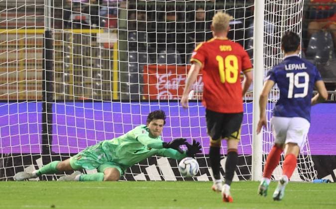 Belgium s goalkeeper Senne Lammens fight for the ball during a soccer game between Belgian national team, Nationalteam Red Devils and France, on Monday 28 September 2026 in Brussels, the second game of the UEFA Nations League group stage. VIRGINIExLEFOUR  x188117557x