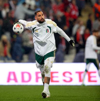 Turkiye v Italy - UEFA Nations League A BURSA, TURKIYE - SEPTEMBER 28: Donnarumma of Italy warms up before the UEFA Nations League A Group 1 match between Turkiye and Italy at Yuzuncu Yil Ataturk Stadium in Bursa, Turkiye on September 28, 2026. Ali Atmaca Anadolu Bursa Turkey. Editorial use only. Please get in touch for any other usage.  Copyright: x2026xAnadoluxAlixAtmacax