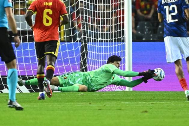 Belgium v France - UEFA Nations League 2026 BRUSSELS, BELGIUM - SEPTEMBER 28 : Lammens Senne goalkeeper of Belgium during the UEFA Nations League tournament league phase matchday 2 group A1 match between Belgium and France on September 28, 2026 in Brussels, Belgium, 28 09 2026 Brussels Belgium  Copyright: xVincentxKalutx