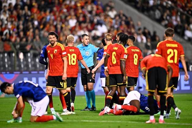 Belgium v France - UEFA Nations League 2026 BRUSSELS, BELGIUM - SEPTEMBER 28 : Seys Joaquin defender of Belgium and referee Rade Obrenovic (SVN) during the UEFA Nations League tournament league phase matchday 2 group A1 match between Belgium and France on September 28, 2026 in Brussels, Belgium, 28 09 2026 Brussels Belgium  Copyright: xTomasxSiskx