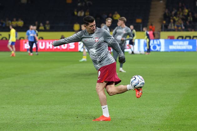 SOLNA, SWEDEN - SEPTEMBER 28: Robert Lewandowski of Poland national team, Nationalteam warms up before the UEFA Nations League 2026 27 Group B4 MD2 match between Sweden and Poland at Strawberry Arena on September 28, 2026 in Solna, Sweden. Sweden v Poland - UEFA Nations League 2026 27 in Solna, Sweden, 28 September 2026 Copyright: xx
