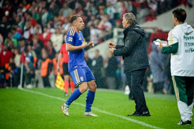 BURSA, TURKEY - SEPTEMBER 28 : Roberto Mancini of Italy calls Davide Frattesi of Italy during the UEFA Nations League 2026 27 League phase Matchday 2, League A Group 1 match between Turkey and Italy at Ataturk Sports Complex Matli Stadium on September 28, 2026 in Bursa, Turkey. Copyright: xBurakxBasturkx xSPPx Sportspressphoto_SPR241779