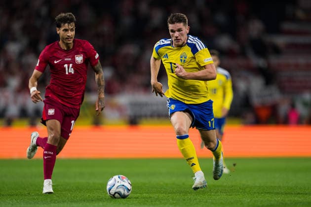 September 28, 2026: Jakub Kiwior of Poland and Viktor Gyökeres of Sweden during the Nations League soccer match between Sweden and Poland on September 28, 2026 in Stockholm. Photo by Emma Wallskog. BILDBYRAN code EW JM0857 bbeng soccer football soccer international match Nations League UEFA Nations League Sweden Sweden A Poland  Copyright: EMMAxWALLSKOG BB260928EW029