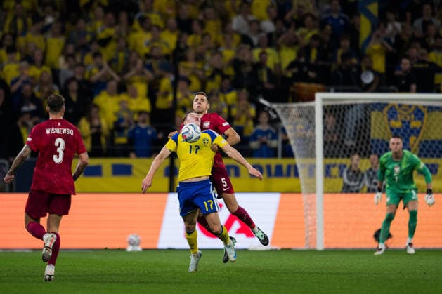 September 28, 2026: Viktor Gyökeres of Sweden and Jan Bednarek of Poland during the Nations League soccer match between Sweden and Poland on September 28, 2026 in Stockholm. Photo by Jesper Zerman. BILDBYRAN code JZ JM0857 bbeng soccer football soccer international match Nations League UEFA Nations League Sweden Sweden A Poland  Copyright: JESPERxZERMAN BB260928JZ013