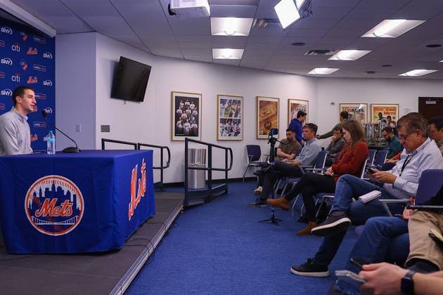 Mets David Stearns Year End press conference, PK, Pressekonferenz New York Mets President of Baseball Operations David Stearns speaks to the media during a press conference in the Shannon Forde Press Conference Room at Citi Field in Flushing, on September 28, 2026. Flushing, Queens N.Y. United States  Copyright: xGordonxDonovanx originalFilename:donovan-metsdavi260928_npsyK.jpg