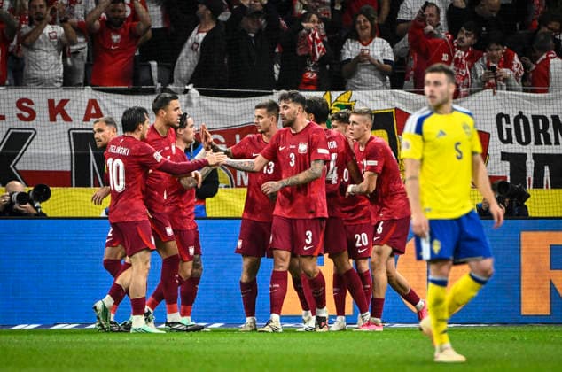 STOCKHOLM, SWEDEN 20260928 Poland celebrates after Sebastian Szymanski equalized the score to 1–1 in Monday’s Nations League Group B4 soccer match between Sweden and Poland at Strawberry Arena in STOCKHOLM, SWEDEN x10080x  Copyright: xFredrikxSandberg TTx NATIONS LEAGUE SVERIGE-POLEN