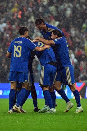 Turkiye v Italy - UEFA Nations League A BURSA, TURKIYE - SEPTEMBER 28: Players of Italy celebrate after scoring a goal during the UEFA Nations League A Group 1 match between Turkiye and Italy at Yuzuncu Yil Ataturk Stadium in Bursa, Turkiye on September 28, 2026. Serhat Cagdas Anadolu Bursa Turkey. Editorial use only. Please get in touch for any other usage.  Copyright: x2026xAnadoluxSerhatxCagdasx