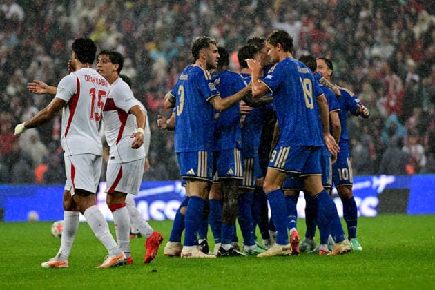 Turkiye v Italy - UEFA Nations League A BURSA, TURKIYE - SEPTEMBER 28: Players of Italy celebrate after scoring a goal during the UEFA Nations League A Group 1 match between Turkiye and Italy at Yuzuncu Yil Ataturk Stadium in Bursa, Turkiye on September 28, 2026. Serhat Cagdas Anadolu Bursa Turkey. Editorial use only. Please get in touch for any other usage.  Copyright: x2026xAnadoluxSerhatxCagdasx