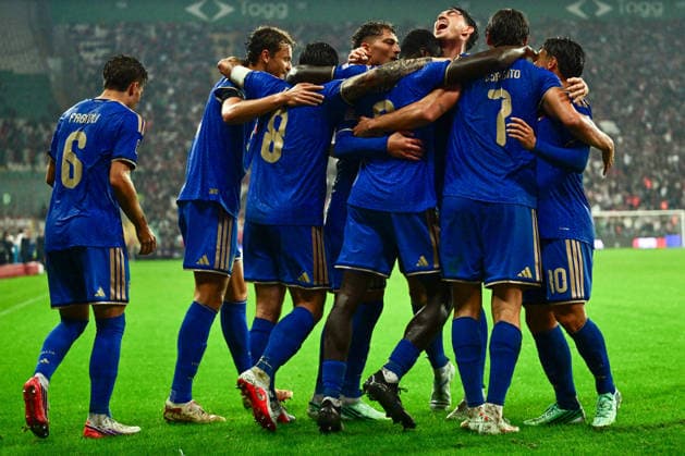 Turkiye v Italy - UEFA Nations League A BURSA, TURKIYE - SEPTEMBER 28: Players of Italy celebrate after scoring a goal during the UEFA Nations League A Group 1 match between Turkiye and Italy at Yuzuncu Yil Ataturk Stadium in Bursa, Turkiye on September 28, 2026. Serhat Cagdas Anadolu Bursa Turkey. Editorial use only. Please get in touch for any other usage.  Copyright: x2026xAnadoluxSerhatxCagdasx