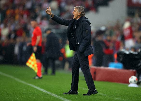 Turkiye v Italy - UEFA Nations League A BURSA, TURKIYE - SEPTEMBER 28: Italy head coach Roberto Mancini gives tactical instructions to his players on the touchline during the UEFA Nations League A Group 1 match between Turkiye and Italy at Yuzuncu Yil Ataturk Stadium in Bursa, Turkiye on September 28, 2026. Ali Atmaca Anadolu Bursa Turkey. Editorial use only. Please get in touch for any other usage.  Copyright: x2026xAnadoluxAlixAtmacax