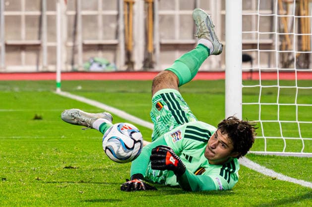 2026-09-28 Belgium v France - UEFA Nations League 2026 27 Group A1 MD2 BRUSSELS, BELGIUM - SEPTEMBER 28: goalkeeper Senne Lammens of Belgium makes a save during the UEFA Nations League 2026 27 Group A1 MD2 match between Belgium and France at Stade Roi Baudouin on September 28, 2026 in Brussels, Belgium. (Photo by Gabriel Calvino Alonso BSR Agency) Brussels Belgium Content not available for redistribution in The Netherlands directly or indirectly through any third parties. Copyright: xBSRxAgencyx