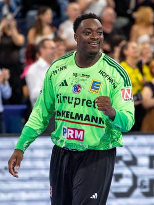 Faust at the end of the game Rubens Pierre HC Erlangen, 93 GER, HC Erlangen vs. ThSV Eisenach, Handball, Opel Handball Bundesliga, Matchday 6, 2026–2027 season, September 28, 2026 GER, HC Erlangen vs. ThSV Eisenach, Handball, Opel Handball Bundesliga, Matchday 6, 2026–2027 season, September 28, 2026 Nuremberg Copyright: xEibner-Pressefoto ArdanxFuessmanx EP_AFN