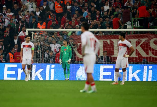 Turkiye v Italy - UEFA Nations League A BURSA, TURKIYE - SEPTEMBER 28: Players of Turkiye react after Italy scores a goal during the UEFA Nations League A Group 1 match between Turkiye and Italy at Yuzuncu Yil Ataturk Stadium in Bursa, Turkiye on September 28, 2026. Ali Atmaca Anadolu Bursa Turkey. Editorial use only. Please get in touch for any other usage.  Copyright: x2026xAnadoluxAlixAtmacax