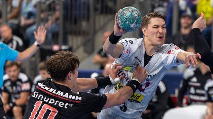 Oskar Joelsson (ThSV Eisenach), 03, in a one-on-one battle with Florian Scheerer (HC Erlangen), 10 GER, HC Erlangen vs. ThSV Eisenach, Handball, Opel Handball Bundesliga, Matchday 6, 2026–2027 season, September 28, 2026, Germany, HC Erlangen vs. ThSV Eisenach, Handball, Opel Handball Bundesliga, Matchday 6, 2026–2027 season, September 28, 2026, Nuremberg Copyright: xEibner-Pressefoto ArdanxFuessmanx EP_AFN