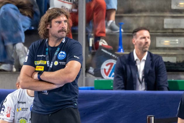 Sebastian Hinze of ThSV Eisenach with his arms crossed, Coach GER, HC Erlangen vs. ThSV Eisenach, Handball, Opel Handball Bundesliga, Matchday 6, 2026–2027 season, September 28, 2026 GER, HC Erlangen vs. ThSV Eisenach, Handball, Opel Handball Bundesliga, Matchday 6, 2026–2027 season, September 28, 2026 Nuremberg Copyright: xEibner-Pressefoto ArdanxFuessmanx EP_AFN