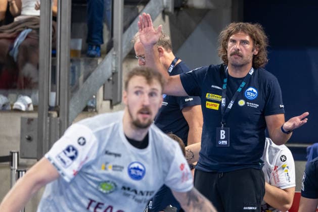 Disappointment for Sebastian Hinze, ThSV Eisenach, Coach GER, HC Erlangen vs. ThSV Eisenach, Handball, Opel Handball Bundesliga, Matchday 6, 2026–2027 Season, September 28, 2026, Germany, HC Erlangen vs. ThSV Eisenach, Handball, Opel Handball Bundesliga, Matchday 6, 2026–2027 season, September 28, 2026, Nuremberg Copyright: xEibner-Pressefoto ArdanxFuessmanx EP_AFN