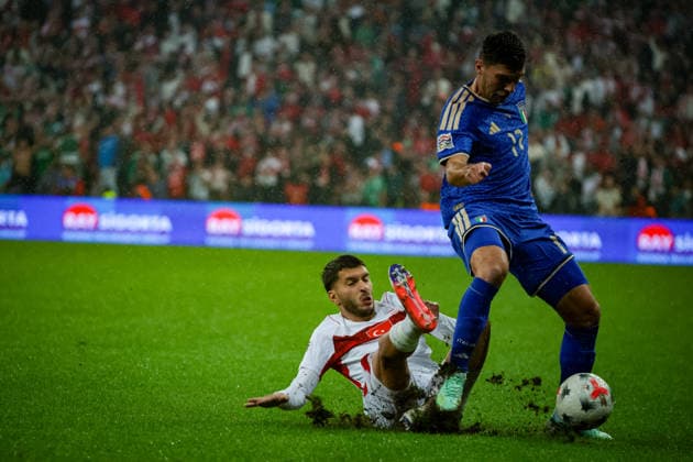 BURSA, TURKEY - SEPTEMBER 28 : Oguz Aydin of Turkey tackles Nicolo Cambiaghi of Italy during the UEFA Nations League 2026 27 League phase Matchday 2, League A Group 1 match between Turkey and Italy at Ataturk Sports Complex Matli Stadium on September 28, 2026 in Bursa, Turkey. Copyright: xBurakxBasturkx xSPPx Sportspressphoto_SPR241867
