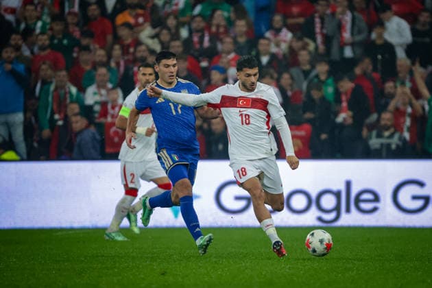 BURSA, TURKEY - SEPTEMBER 28 : Oguz Aydin of Turkey passes the ball during the UEFA Nations League 2026 27 League phase Matchday 2, League A Group 1 match between Turkey and Italy at Ataturk Sports Complex Matli Stadium on September 28, 2026 in Bursa, Turkey. Copyright: xBurakxBasturkx xSPPx Sportspressphoto_SPR241872