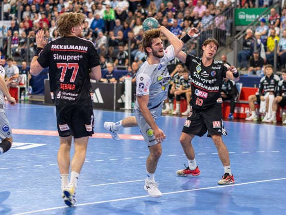 Stephan Seitz (ThSV Eisenach), 44 on the shot; Maciej Gebala (HC Erlangen), 77; Florian Scheerer (HC Erlangen), 10 GER; HC Erlangen vs. ThSV Eisenach, Handball, Opel Handball Bundesliga, Matchday 6, 2026–2027 Season, September 28, 2026 GER, HC Erlangen vs. ThSV Eisenach, Handball, Opel Handball Bundesliga, Matchday 6, 2026–2027 season, September 28, 2026 Nuremberg Copyright: xEibner-Pressefoto ArdanxFuessmanx EP_AFN