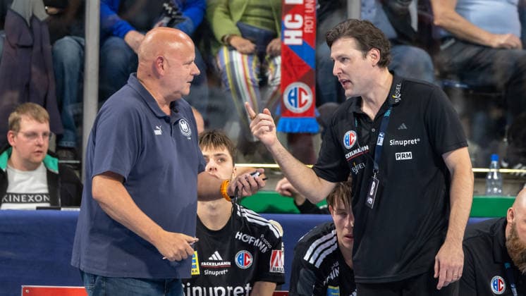 Johannes Sellin, HC Erlangen, head coach, in discussion with Ralf Damian, technical delegate for the DHB GER; HC Erlangen vs. ThSV Eisenach, handball, Opel Handball Bundesliga, Matchday 6, 2026–2027 season, September 28, 2026, GER, HC Erlangen vs. ThSV Eisenach, Handball, Opel Handball Bundesliga, Matchday 6, 2026–2027 season, September 28, 2026, Nuremberg Copyright: xEibner-Pressefoto ArdanxFuessmanx EP_AFN