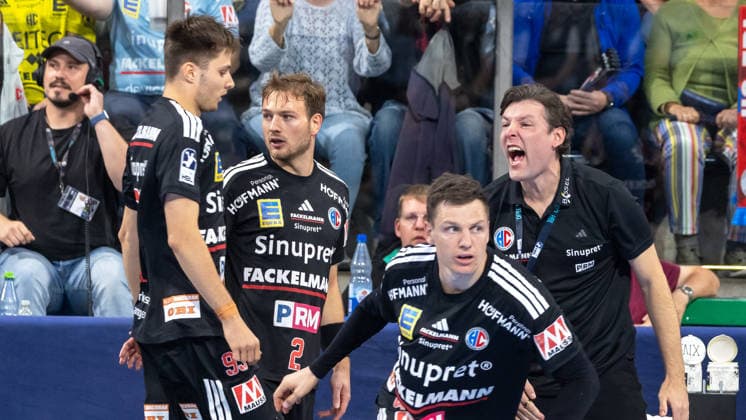Shout from Johannes Sellin, HC Erlangen, Head Coach; Frieder Bandlow, HC Erlangen, 02 GER; HC Erlangen vs. ThSV Eisenach, Handball, Opel Handball Bundesliga, Matchday 6, 2026–2027 Season, September 28, 2026, GER, HC Erlangen vs. ThSV Eisenach, Handball, Opel Handball Bundesliga, Matchday 6, 2026–2027 season, September 28, 2026, Nuremberg Copyright: xEibner-Pressefoto ArdanxFuessmanx EP_AFN