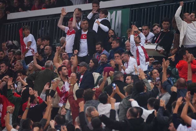 BURSA , TURKEY , SEPTEMBER 28 : Fans of Turkey during the UEFA Nations A League Group 1 match between Turkey and Italy at Bursa Crocodile Stadium on September 28, 2026 , in Bursa Turkey . ( Photo by Seskimphoto ) BURSA TURKEY BURSA TURKEY Copyright: xSeskimphotox Turkey-Italy-280926 (59)