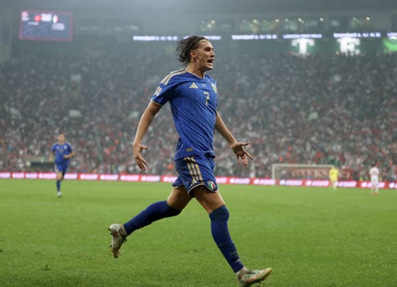 Turkiye v Italy - UEFA Nations League A BURSA, TURKIYE - SEPTEMBER 28: Francesco Pio Esposito (7) of Italy celebrates after scoring a goal during the UEFA Nations League A Group 1 match between Turkiye and Italy at Yuzuncu Yil Ataturk Stadium in Bursa, Turkiye on September 28, 2026. Ali Atmaca Anadolu Bursa Turkey. Editorial use only. Please get in touch for any other usage.  Copyright: x2026xAnadoluxAlixAtmacax