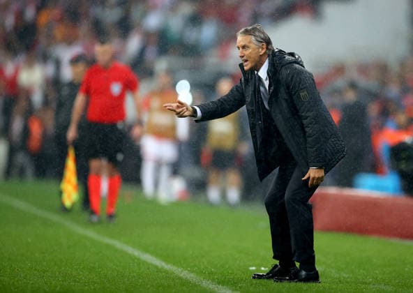 Turkiye v Italy - UEFA Nations League A BURSA, TURKIYE - SEPTEMBER 28: Italy head coach Roberto Mancini gives tactical instructions to his players on the touchline during the UEFA Nations League A Group 1 match between Turkiye and Italy at Yuzuncu Yil Ataturk Stadium in Bursa, Turkiye on September 28, 2026. Ali Atmaca Anadolu Bursa Turkey. Editorial use only. Please get in touch for any other usage.  Copyright: x2026xAnadoluxAlixAtmacax