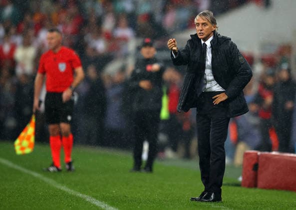 Turkiye v Italy - UEFA Nations League A BURSA, TURKIYE - SEPTEMBER 28: Italy head coach Roberto Mancini gives tactical instructions to his players on the touchline during the UEFA Nations League A Group 1 match between Turkiye and Italy at Yuzuncu Yil Ataturk Stadium in Bursa, Turkiye on September 28, 2026. Ali Atmaca Anadolu Bursa Turkey. Editorial use only. Please get in touch for any other usage.  Copyright: x2026xAnadoluxAlixAtmacax