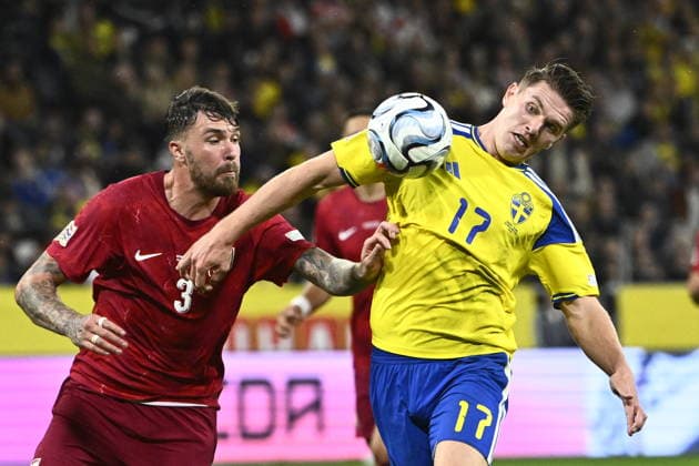 Poland s Przemyslaw Wisniewski and Sweden s Viktor Gyökeres in action during the UEFA Nations League Group B4 match between Sweden and Poland at Strawberry Arena in Stockholm, Sweden, on September 28, 2026 STOCKHOLM SWEDEN x10080x  Copyright: xFredrikxSandberg TTx NATIONS LEAGUE SWEDEN-POLAND