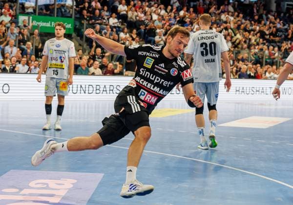 September 28, 2026 Handball 1st Bundesliga OPEL HBL 2026–2027 Season Matchday 6 HC Erlangen Nuremberg Metropolitan Region HCE ThSV Eisenach Women s Team xdaxmax Frieder Bandlow 2, HC Erlangen HCE clenches fist, fists, is happy, joy, cheers, jubilation