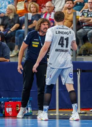 September 28, 2026 Handball 1st Bundesliga OPEL HBL 2026–2027 Season, Matchday 6 HC Erlangen Nuremberg Metropolitan Region HCE vs. ThSV Eisenach Women s Team xdaxmax Sebastian Hinze, Coach of ThSV Eisenach, fires Vukasin Antonijevic 41, ThSV Eisenach on